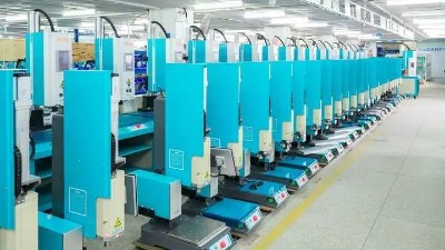 濟(jì)南超聲波焊接機：破解汽車車燈焊接難題的創(chuàng)新解決方案